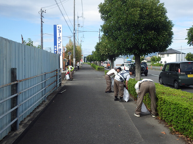 道路清掃活動(88クリーンウォークへの参加) 香川県